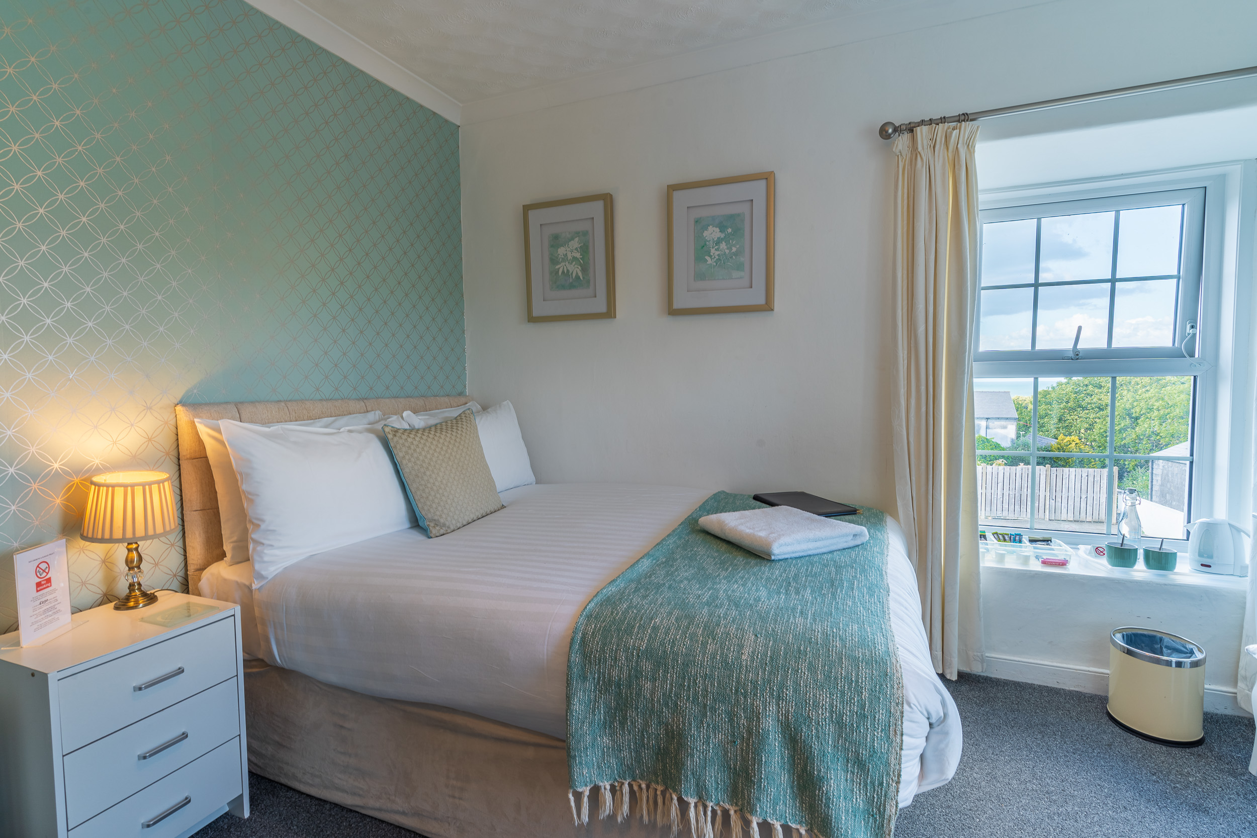 Sunset Shores - Image 1 | The Rooms at the Highcliffe, Wales