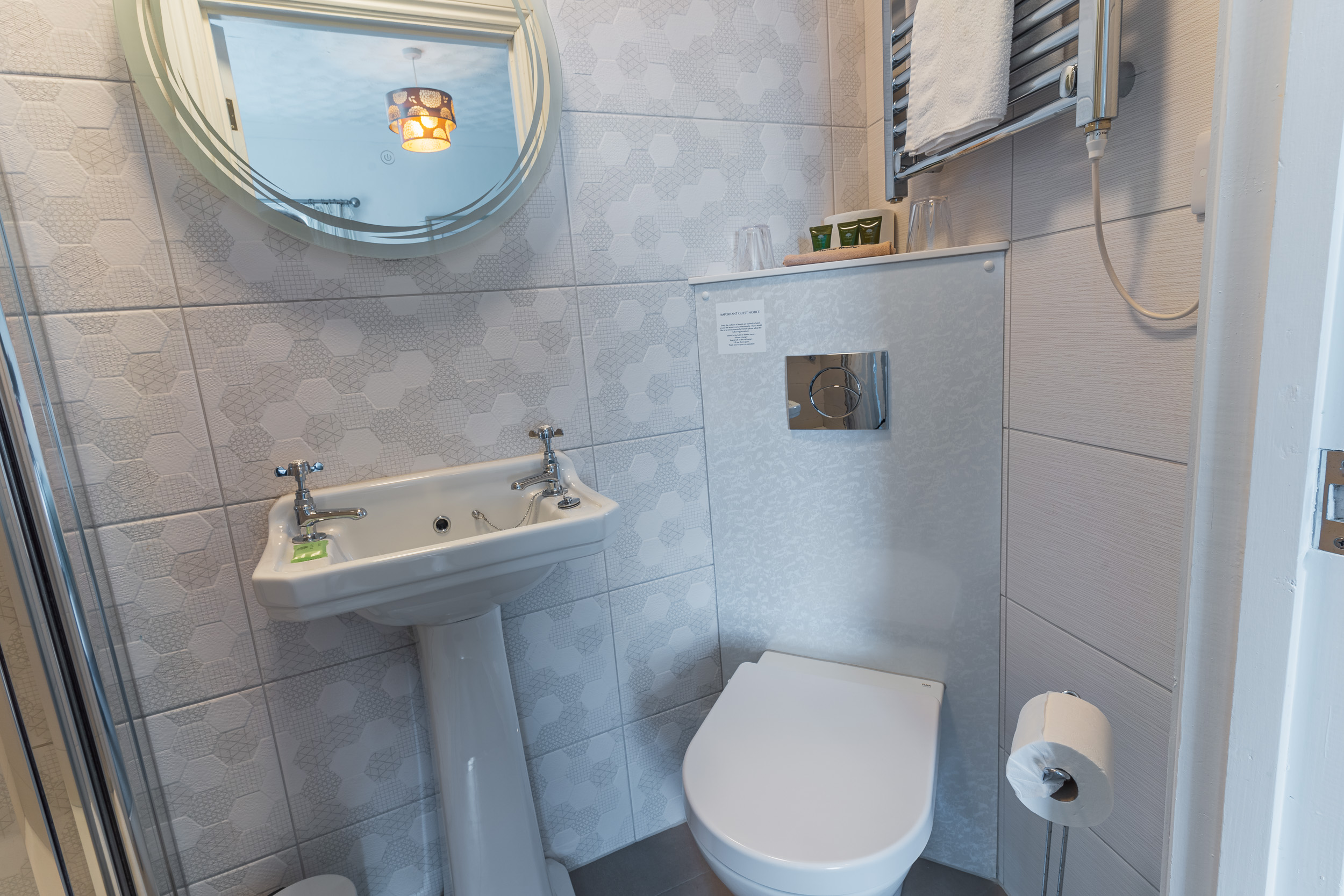 Sunset Shores - Image 4 | The Rooms at the Highcliffe, Wales