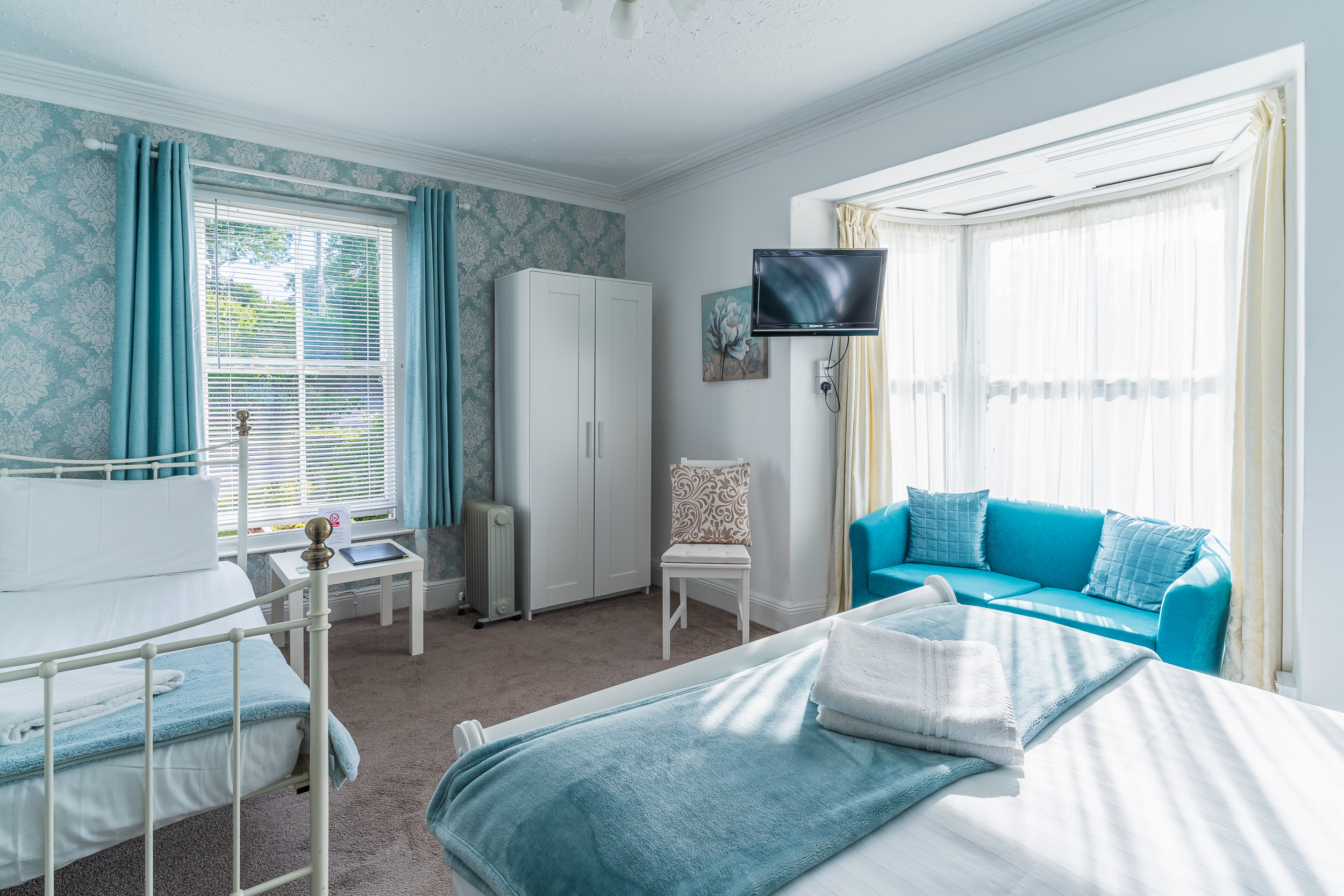 Waters Edge - Image 3 | The Rooms at the Highcliffe, Wales