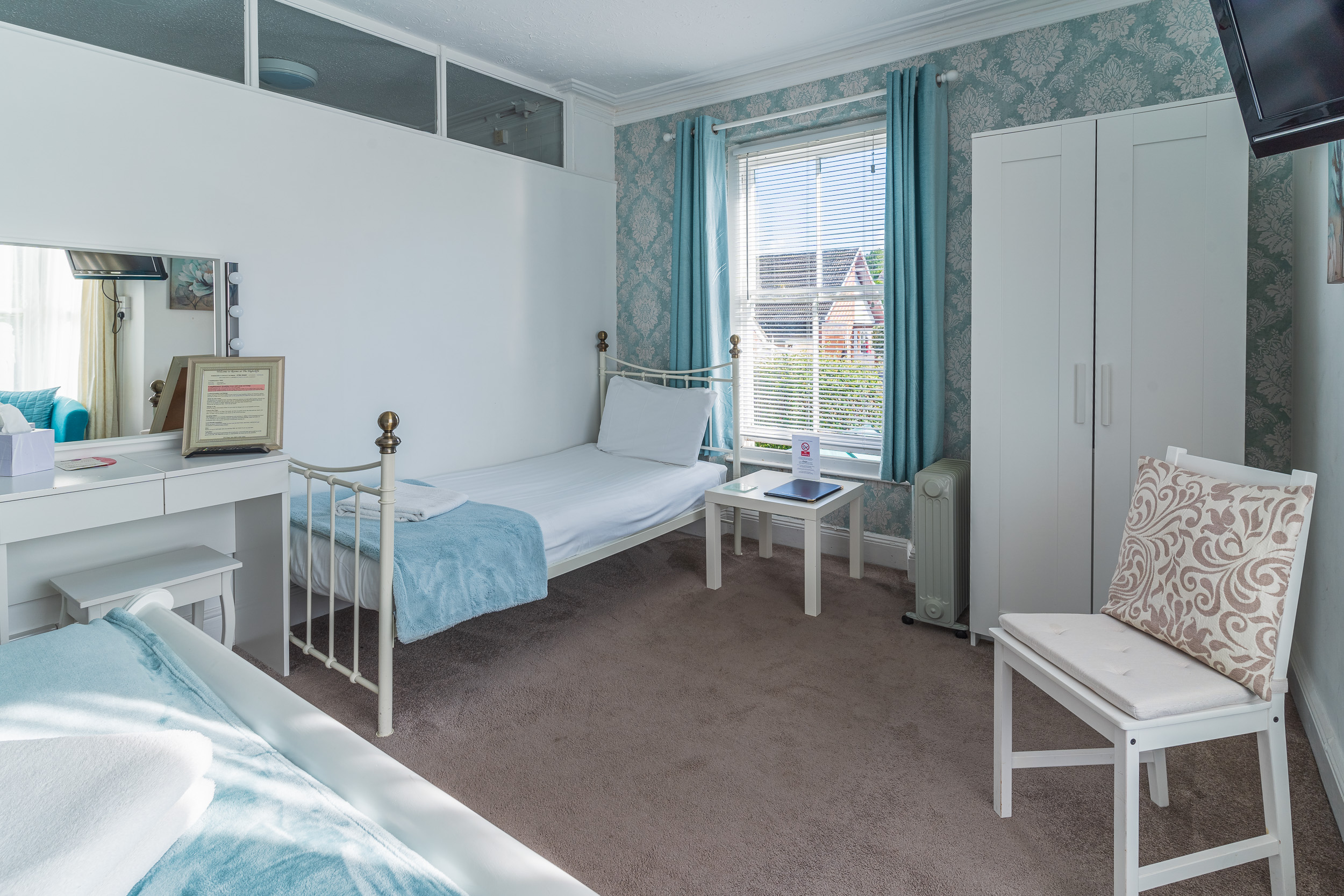 Waters Edge - Image 4 | The Rooms at the Highcliffe, Wales