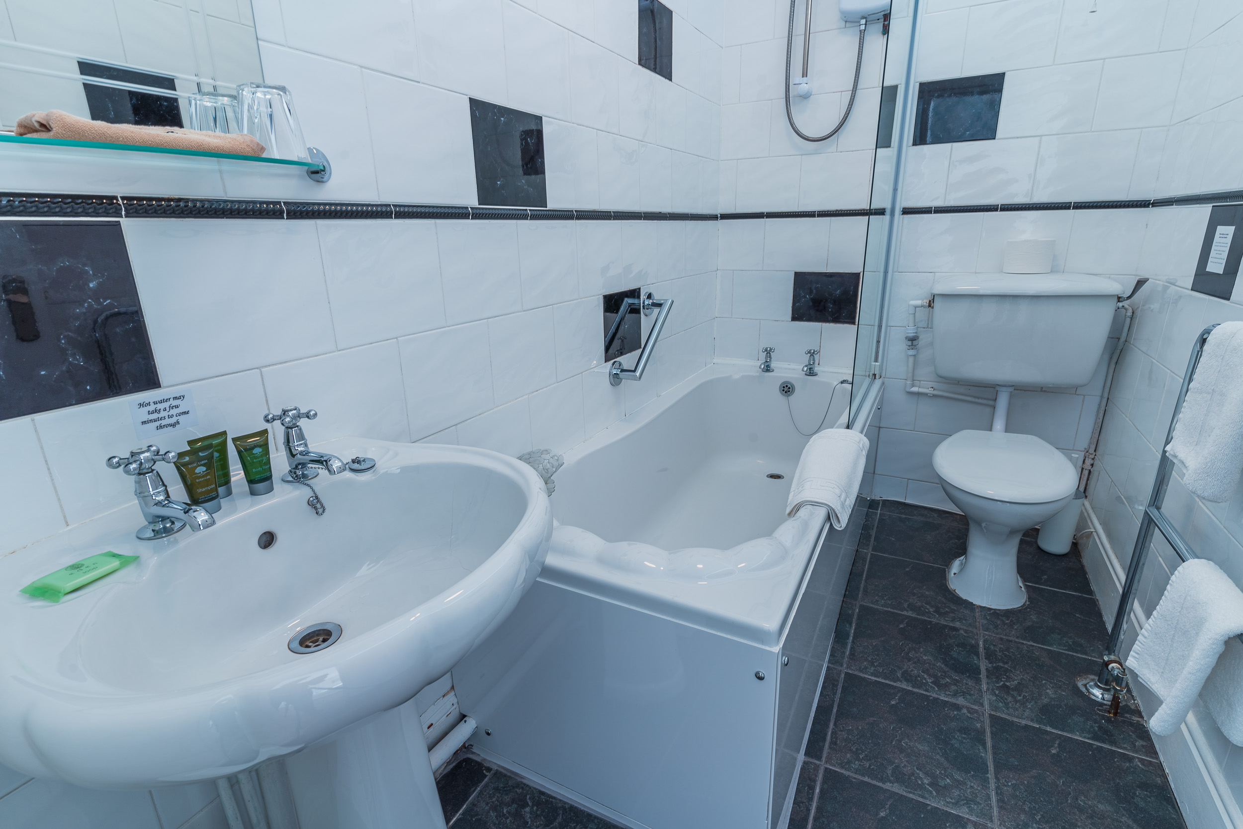 Waters Edge - Image 5 | The Rooms at the Highcliffe, Wales